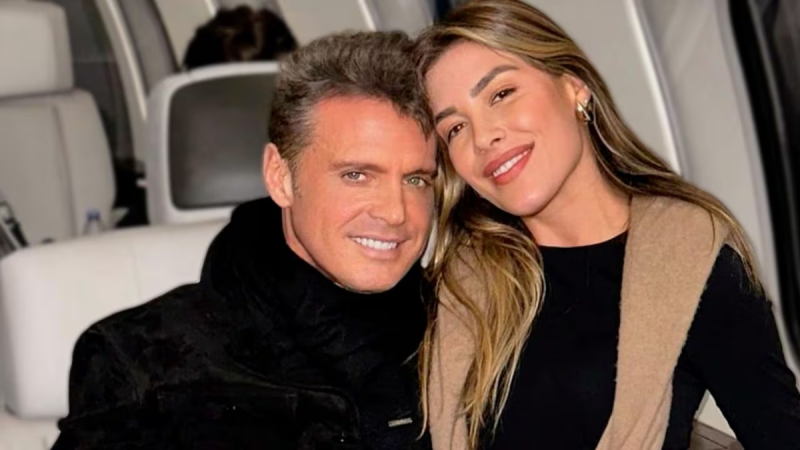 La hija de Luis Miguel confesó que tiene una extraña enfermedad que no tiene cura